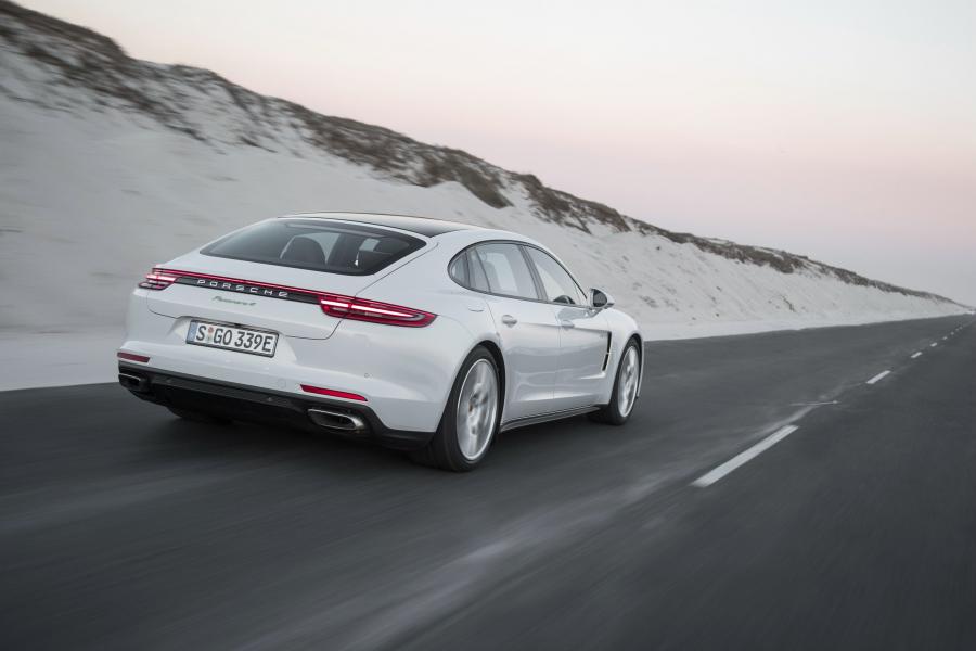  Porsche Panamera 4 E-Hybrid Executive 2016 года  (фото 18 из 21)
